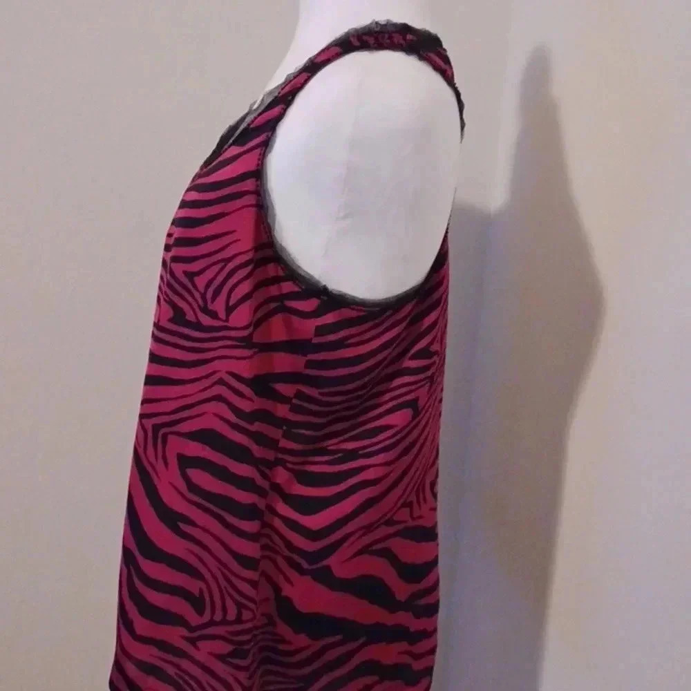 -- Express Animal print top with lace Women's Size Medium - Picture 4 of 7